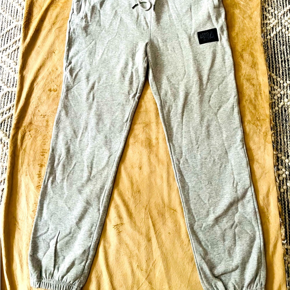 Men’s Aero large gray sweatpant